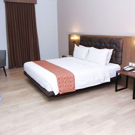 Grand Kangen Hotel Urip Sumoharjo Джокьякарта Экстерьер фото