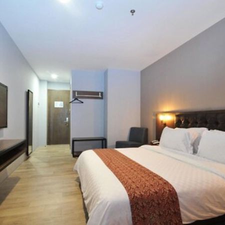 Grand Kangen Hotel Urip Sumoharjo Джокьякарта Экстерьер фото