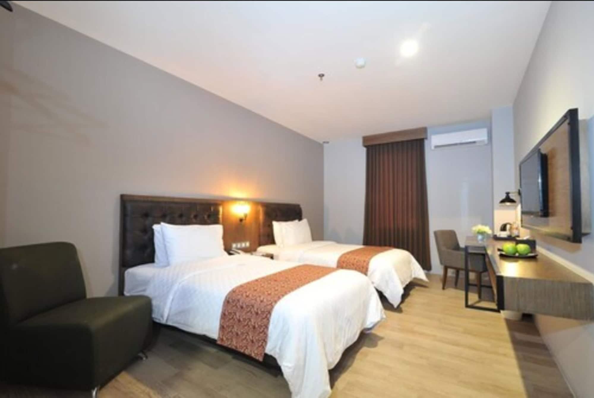 Grand Kangen Hotel Urip Sumoharjo Джокьякарта Экстерьер фото