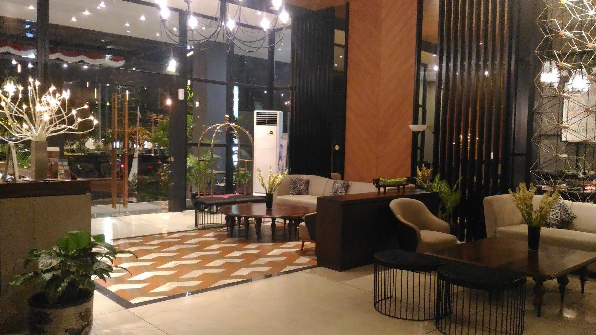 Grand Kangen Hotel Urip Sumoharjo Джокьякарта Экстерьер фото