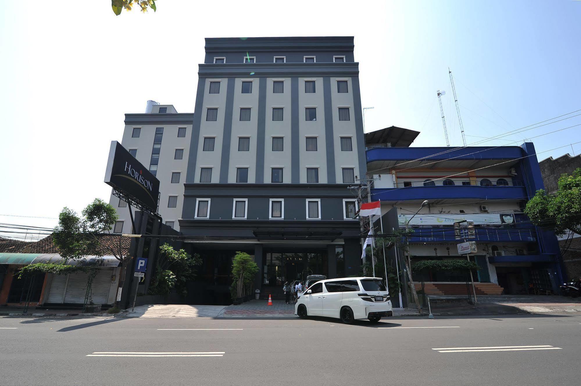 Grand Kangen Hotel Urip Sumoharjo Джокьякарта Экстерьер фото